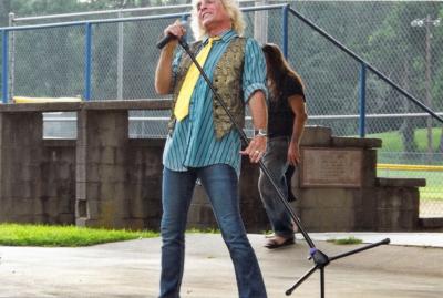 Steve Crews as (nearly) ROD STEWART | Atlanta, GA | Rod Stewart Impersonator | Photo #8