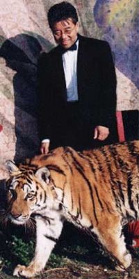 Mike Wong | Anaheim, CA | Magician | Photo #2