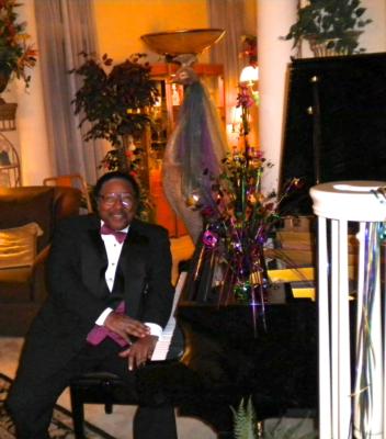 Shampen The One Man Orchestra | San Pedro, CA | 70's Hits One Man Band | Photo #2