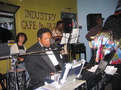 Shampen The One Man Orchestra | San Pedro, CA | 70's Hits One Man Band | Photo #15