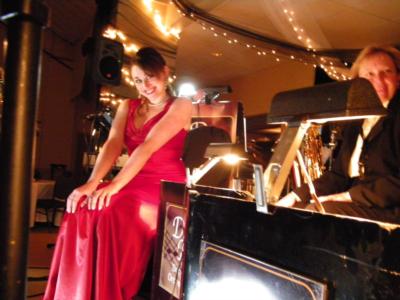 Lizz & Rex Review - Elizabeth Hayes Voice | Dayton, OH | Jazz Trio | Photo #15