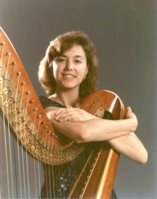 Leslie McMichael, Pluck Music | Vashon, WA | Classical Harp | Photo #3