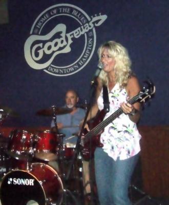 Elle  | Chesapeake, VA | Acoustic Guitar | Photo #7