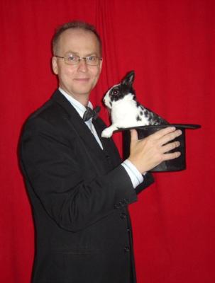 Comedy Magician Jeffrey Salveson | Fargo, ND | Magician | Photo #2