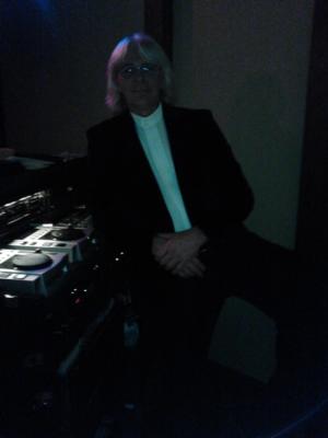 Fun Fun Fun DJ's + Trivia Showdown Game Show | Frankfort, IL | Event DJ | Photo #19