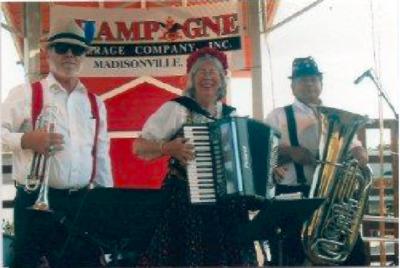 Julie Council | Slidell, LA | Accordion | Photo #2