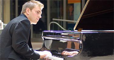 Phil Thompson Pianist & Vocalist, Duos, Trios & DJ | Los Angeles, CA | Piano | Photo #4