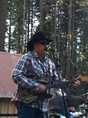 82 Deluxe | Hanford, CA | Country Band | Photo #22