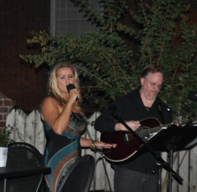 Suzy Estrada | Annapolis, MD | Acoustic Duo | Photo #7