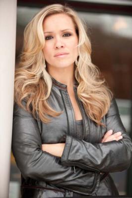 Suzy Estrada | Annapolis, MD | Acoustic Duo | Photo #4