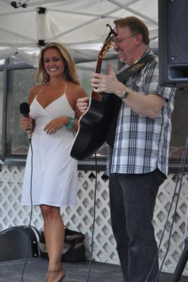 Suzy Estrada | Annapolis, MD | Acoustic Duo | Photo #10