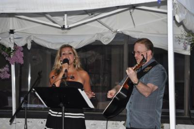 Suzy Estrada | Annapolis, MD | Acoustic Duo | Photo #11
