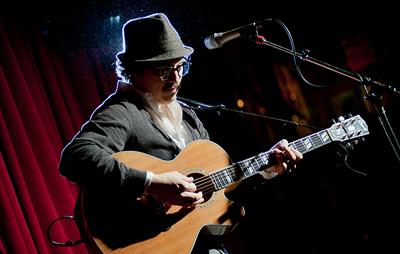 Roem Baur | San Francisco, CA | Acoustic Guitar | Photo #2