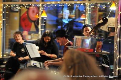 Ed Mays Groove Kitchen | Seattle, WA | Cover Band | Photo #14
