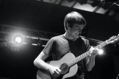 Will Hutchinson | Lincoln, NE | Acoustic Guitar | Photo #4