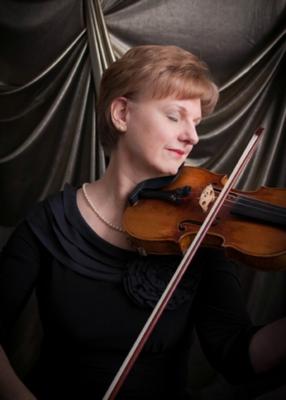Strolling Violinist's Main Photo