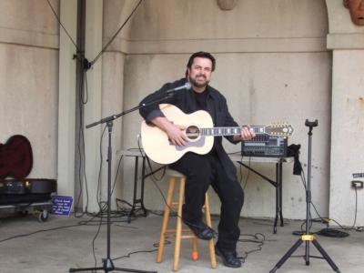 Vic Fox | Gurnee, IL | Singing Telegram | Photo #3